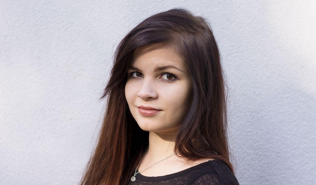 Lähivalokuva Elina Pitkäkankaasta