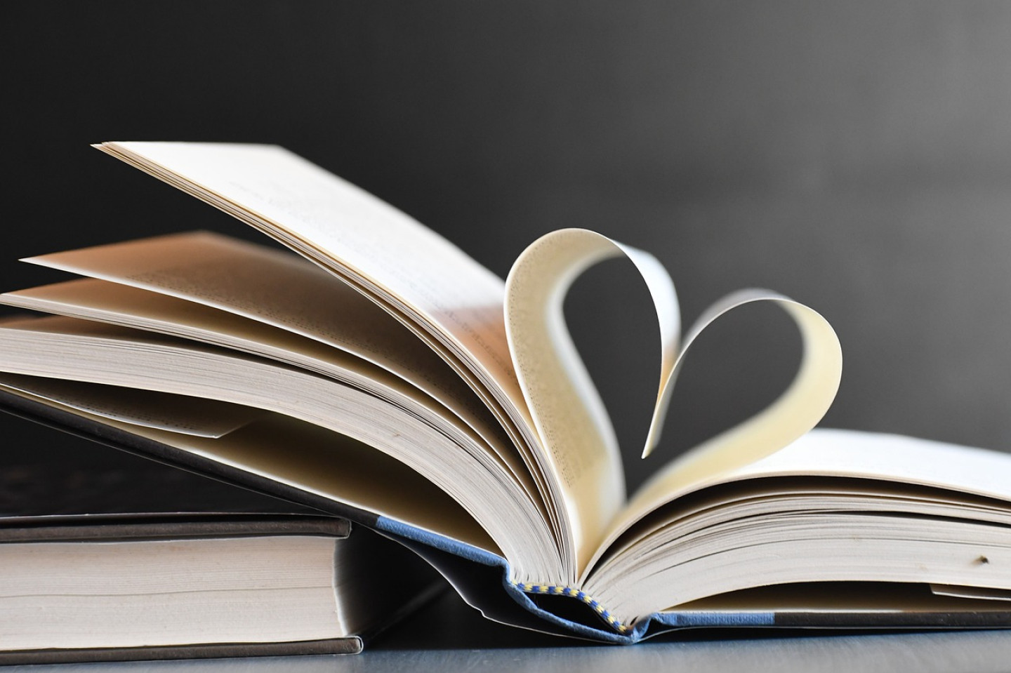 kirjasydan_books-5615562_1280